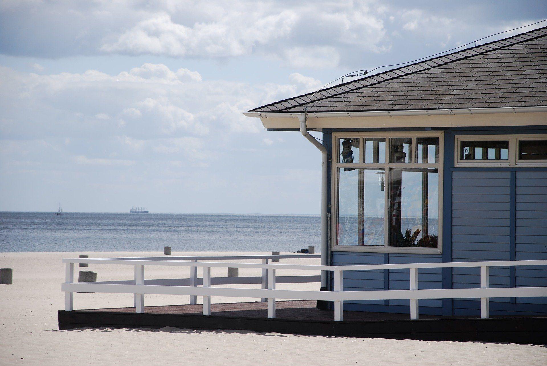 The Best Simple Beach House Decor Ideas - A Rustic Feeling